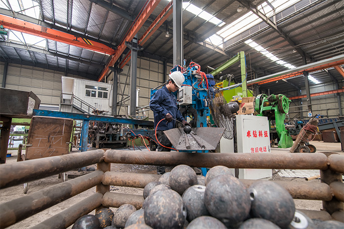 浏阳网架配件-螺栓球加工车间